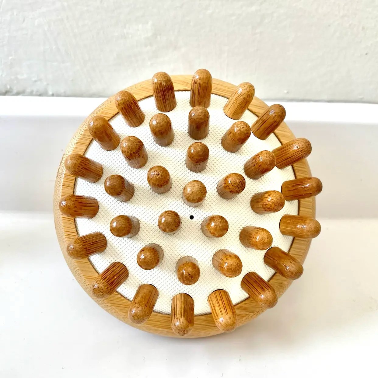 Bamboo Stimulating Scalp Massager Bamboo Switch®